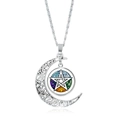 Détail du pendentif lune en argent avec croissant ajouré et symbole d'étoile à cinq branches - Argent