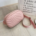 Rosafarbene gesteppte Crossbody-Gürteltasche mit V-Naht und goldenem Reißverschluss - Rosa