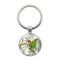 Détail du porte-clés en métal avec dôme en verre à motif colibri coloré et design floral - Colibri Peint Brillant (JY008553-Argent 2)