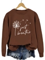 Detail des Just Breathe Löwenzahn-Drucks auf braunem Sweatshirt mit Jeans-Shorts - S / Löwenzahn-Druck / Kaffeebraun