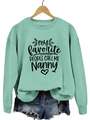 Détail du sweat vert menthe avec impression 'My favorite people call me Nanny' sur le torse - Sweat-shirt Vert Clair (Police Noire)