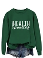 Dettaglio della stampa Mental Health Matters su felpa verde scuro con pantaloncini di denim - S / Verde Scuro (Carattere Bianco)