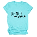 Dettaglio del morbido tessuto in cotone e della stampa Dance Mom su questa T-shirt blu - Blu Acqua Profonda (Font Nero)