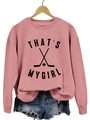 Sweat rose That's My Girl avec imprimé hockey et mini-short en jean sur un cintre - Or Rose (Police Noire)