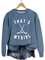 Sweat bleu à col rond avec texte That's My Girl blanc et graphique de hockey - Bleu (Police Blanche)