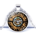Primer plano del colgante de cristal con paloma del Espíritu Santo y cadena plateada - Estilo Paloma Radiante Naranja Amarillo (JY008598-12)