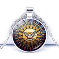 Primer plano del colgante de paloma en vidriera con cadena de plata para mujer - Estilo Paloma Vidriera Divina (JY008598-10)