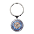 Gros plan sur un pendentif colombe en vitrail coloré monté sur un porte-clés en métal - Motif Colombe du Saint-Esprit 11 (JY008599-Argent 11)