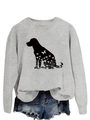 Sweat gris à col rond avec motif chien floral et short en jean sur fond blanc épuré - S / Sweat-shirt gris (motif de texte noir)