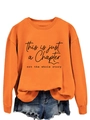 Detalle del texto impreso en la sudadera naranja y pantalones cortos denim - S / Fuente Negra / Naranja