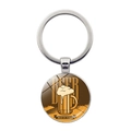 Dettaglio macro del portachiavi con illustrazione di birra vintage e scritta incisa - Cabochon Vetro Migliore Birra (JY008651-17)