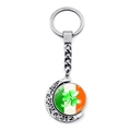 Détail d'un porte-clés trèfle rotatif double face avec drapeau irlandais et lune - Style Trèfle Rayé Tricolore Irlande (JY008702-12)