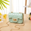 Mini sac bandoulière vert menthe en gelée avec motif losanges et chaîne dorée - Vert