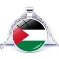 Dettaglio macro del ciondolo con bandiera della Palestina e cupola in vetro lucido - Stile Bandiera Classica della Palestina (JY008759-5)