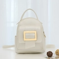 Mini mochila de moda blanco crema con hebilla dorada y asa superior para mujer - Blanco