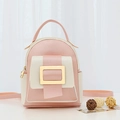 Mini mochila rosa y blanco roto con hebilla cuadrada dorada y asa de transporte - Rosa