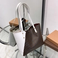 Elegante bolso tote bicolor de cuero litchi blanco con patrones geométricos oscuros - Café Blanco