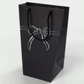 Sacchetto regalo nero minimalista in carta con fiocco bianco e manici in corda intrecciata - Sacchetto regalo trapezoidale nero con fiocco bianco (Confezione da 10)