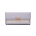 Detail der lila Leder- und beige Webstruktur-Brieftasche mit goldenem Metallverschluss - Lila
