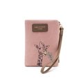 Gros plan du portefeuille girafe en cuir PU rose avec étiquette embossée et dragonne - Rose
