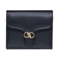 Detalle de billetera de cuero negro con hebilla dorada y logotipo de marca grabado - Negro