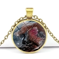 Vue détaillée d'un collier dragon en bronze avec ailes violettes et pendentif étoilé - Bronze - Dragon Ailes Violettes Noir