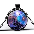 Collier pendentif dragon punk avec cabochon en verre et finition noire mate - Noir - Dragon Volant Étoilé