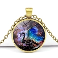 Collier dragon bronze antique avec pendentif en verre nébuleuse bleue sur fond blanc - Bronze - Dragon Bleu Nébuleuse