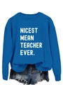 Detalle de sudadera azul real con el eslogan blanco Nicest Mean Teacher Ever impreso - S / Azul Real (Fuente Blanca)