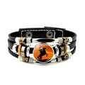 Detalle de pulsera de cuero multicapa con dije de silueta de vaquero al atardecer - Estilo Robusto del Oeste (JY008913-8)