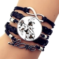 Dettaglio del bracciale multistrato in pelle con simbolo infinito e ciondolo cavallo - Stile Cavallo al Galoppo (JY008934-6)