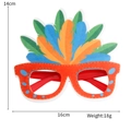 Kleurrijke carnavalsfeestbril met rood montuur en veerdecoratie, maat 16x14cm - Groen Blauw Oranje Veer Rood Montage