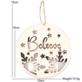 Pendaglio natalizio in legno con scritta 'Believe' e decorazione a quadri bianchi e neri - 10cm*10cm / Base Grigia Fiocco Lettera B