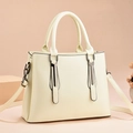Elegante crème witte PU-leren handtas voor dames met donkere metalen T-sluiting - Broken Wit