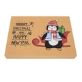 Boîte cadeau de Noël en papier kraft avec un pingouin mignon en traîneau et vœux de fête - Manchot