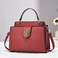 Elegante rote Lederhandtasche mit gewebtem Design und goldener Einhorn-Reliefschnalle - 25x10x21 / Weinrot