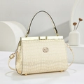 Sac à main élégant en similicuir croco crème avec fermoir doré et bandoulière amovible - Style Motif Crocodile / Blanc Cassé
