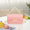 Borsa a tracolla rosa trapuntata con manico di perle e catena dorata - Rosa
