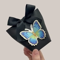 Schwarze matte Kissen-Geschenkbox mit 3D-Schmetterling und schwarzer Ripsbandschleife - Schwarze Box Blauer Schmetterling / Klein