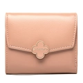 Cartera corta para mujer en cuero rosa con hebilla de trébol y solapa en V - Rosa