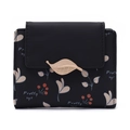 Détail d'un portefeuille court pour femme avec imprimé feuilles et décoration dorée - Noir