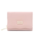 Gros plan du portefeuille en cuir PU rose avec boucle dorée et coutures détaillées - Rose