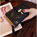 Portefeuille long noir pour femme avec motif feuilles évidées et pendentif en métal - Noir