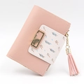 Portafoglio corto da donna in ecopelle rosa con stampa di foglie e nappa - Rosa