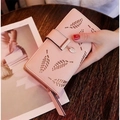 Portefeuille long rose pour femme avec motif de feuilles ajourées et pendentif doré - Rose