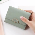 Kurze minimalistische Damen-Geldbörse aus grünem PU-Leder mit Blattstich-Detail - Grün
