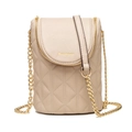 Beige crossbody telefoontas met ruitvormig stiksel en een gouden ketting schouderriem - Abrikoos
