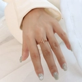Minimalist T-shape open ring in rose gold finish on model's index finger - One Size / Rose Gold