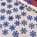 Gros plan de confettis flocon de neige bleu foncé pailletés sur fond de lin rustique - Bleu Royal
