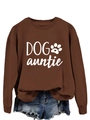 Détail du texte Dog Auntie et de l'empreinte de patte sur un sweat marron et short en jean - S / Café (Police Blanche)